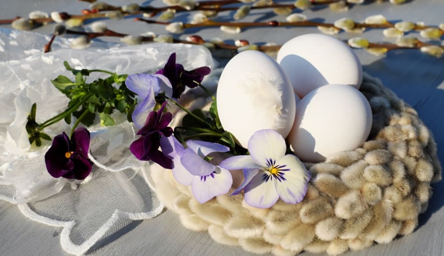 Påskäggens och påskhäxans tid